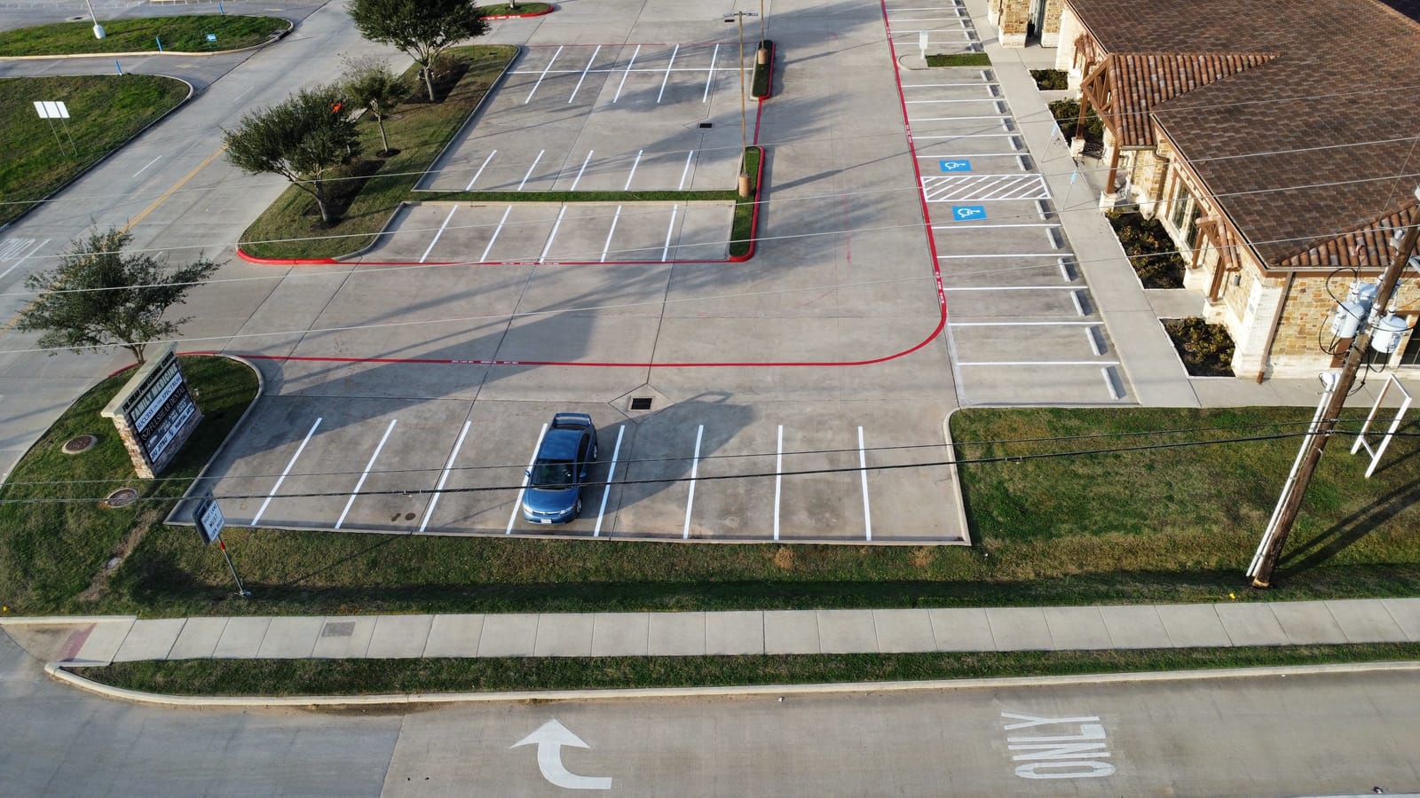 Accessible parking stall markings and access aisle striping by MSM Services Texas